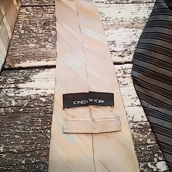 Lot of ties - Picture 3 of 4